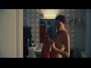 vicky krieps nude - serre moi fort (2021) hd 1080p watch online